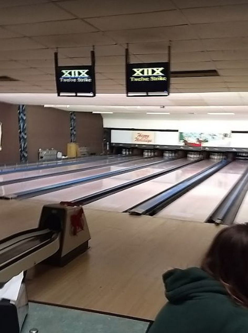 Stockbridge Bowl & Sparty Victors Bar & Grill - Web Listing (newer photo)